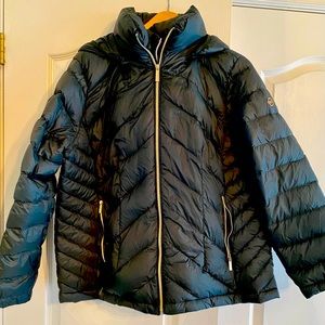 Beautiful BNWOT Michael Kors forest green packable down coat